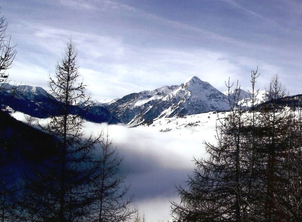 Sestriere,tra nuvole neve e montagne