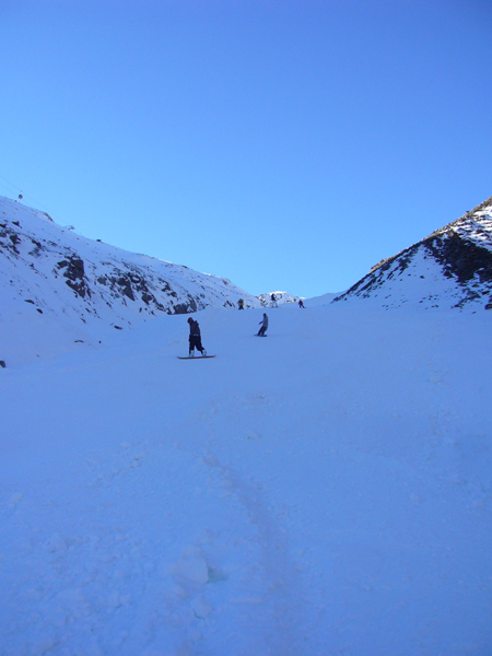 il tratto iniziale di una delle piste chiuse che portano a 2300metri