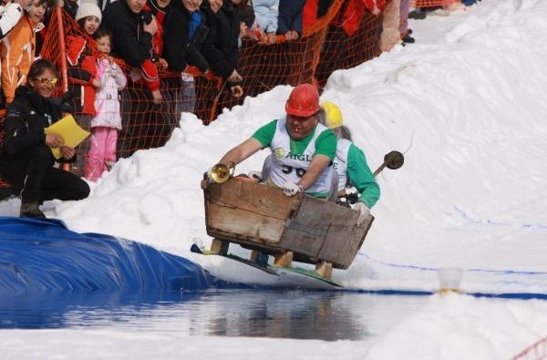 1269288098118_accidentiaquestidenti.jpg (70.44 KiB) Visto 4462 volte Equipaggio "Accidenti a questi denti!"