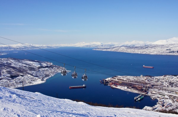 Sciare con vista sul fjordo, Narvik, Norvegia