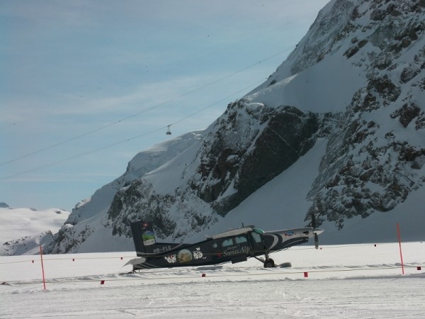 SANY0003 (3) (800x600).jpg (265.48 KiB) Visto 9075 volte Zermatt - Cervinia (Alle spalle la funivia del Piccolo Cervino) - Marzo 2011 - Giovanni T. Rovati