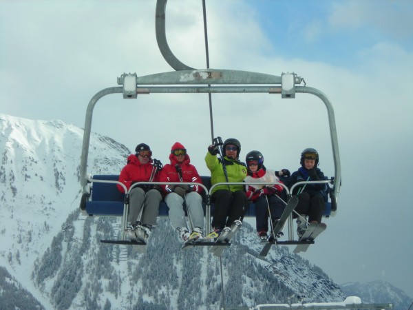 DSCN4670.jpg (701.82 KiB) Visto 4068 volte IO E MIO FIGLIO TERZO E QUARTO DA SINISTRA (SI RIPARTE DOPO LA SCUOLA SCI)