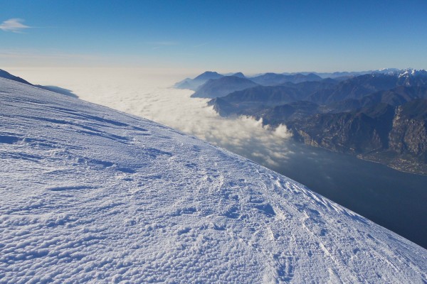 lago di garda visto dal monte altissimo