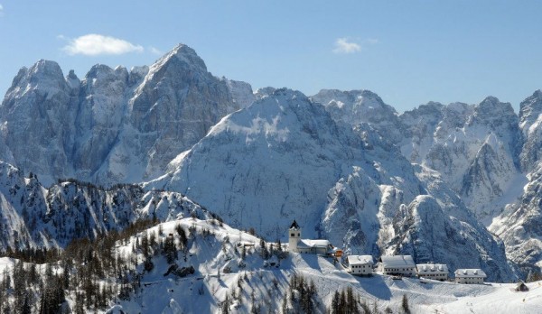 Tarvisio vista Lussari con sfondo Alpi Giulie