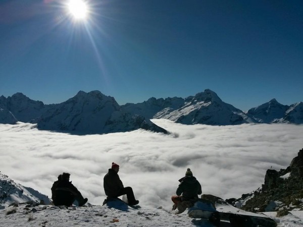 Il riposo degli sciatori sul mare di nebbia - Les 2 Alpes - Glacier 3600 (FR)