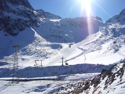 Parta bassa dove le piste erano ancora chiuse ma la neve sparata permetteva di arrivare a quota 2300 schivando qualche sasso!