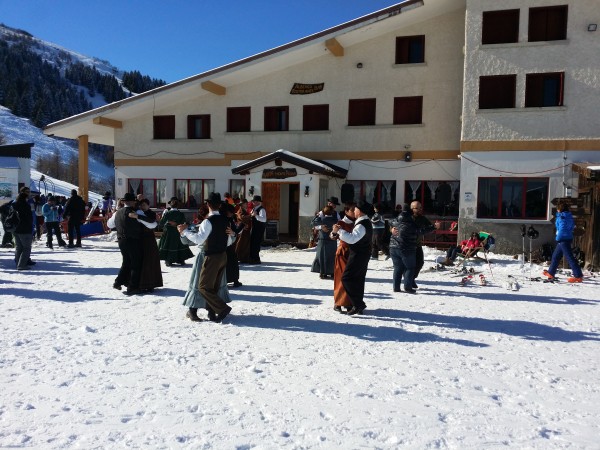 Balli occitani,tipici della zona.