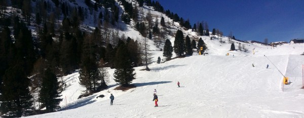 Tommy,7 anni,pantaloni rossi,verso Corvara.....2017-03-20 10.07.02.jpg (1.35 MiB) Visto 4094 volte Tommy,7 anni,al suo primo Giro dei 4 Passi.