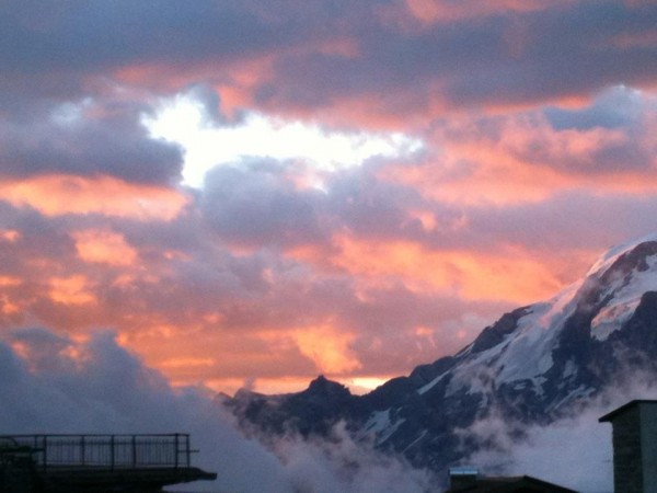 Alba_Passo dello Stelvio_vista da finestra Hotel Pirovano.jpg