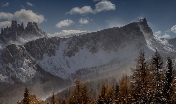 croda da lago e lastoi di Formin in una bufera di neve, dolomiti ampezzane 2.jpg