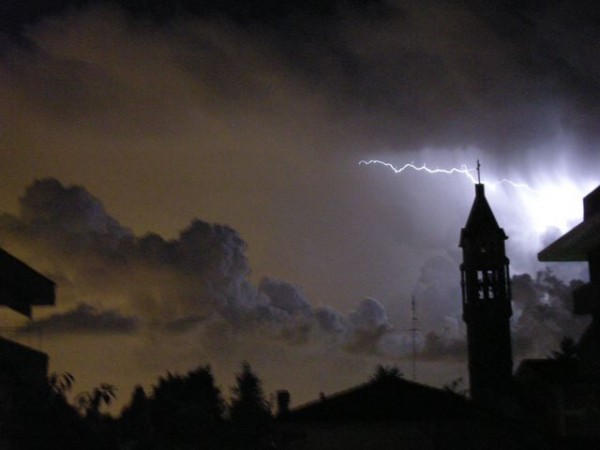 Fulmine sopra il campanile...